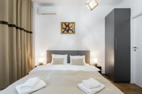 Urban Walls Apartments 5B